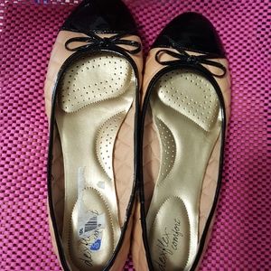 SOLD Dexflex Flats Womens 10